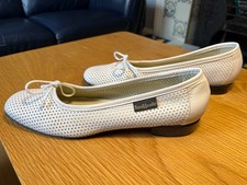 Russell & Bromley White Flat