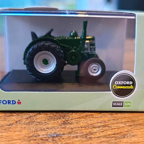 Oxford diecast field marshall - field,