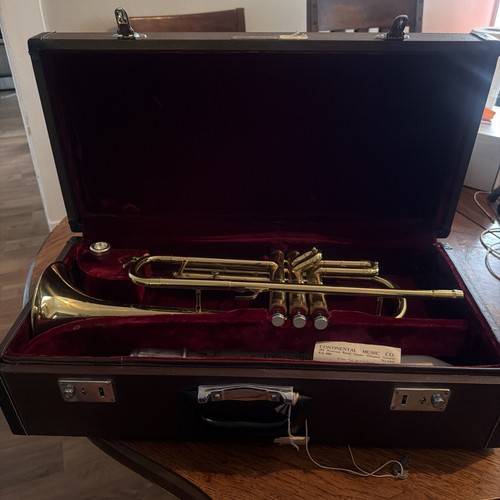 Vintage trumpet parrot - vintage!,