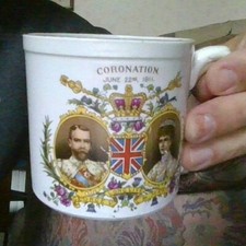 1911 CORONATION GEORGE V SHELLY MUG  3 " (8cm) ENGLAND POTTERY late foley