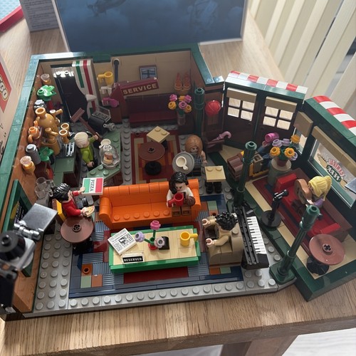 Lego friends central perk - lego,