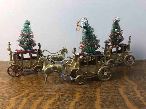 Vintage gold plastic horse - gold,