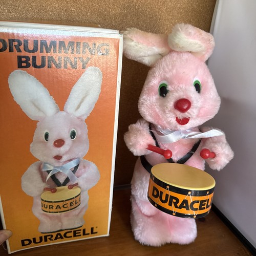 Duracell drumming bunny - drumming, pink