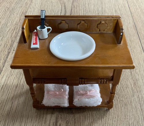 Dolls house wooden - house, wash