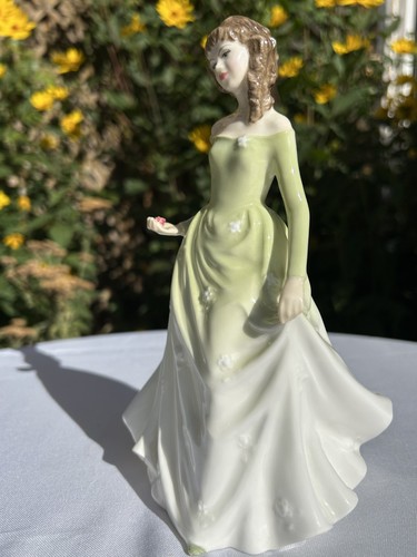 Royal doulton figurine pretty - figurine,