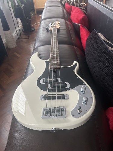 Yamaha bb1024x bass guitar - yamaha,