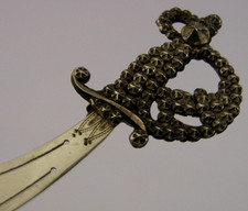 NOVELTY ANTIQUE ENGLISH