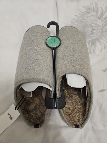Mens slippers size 11 - &s,