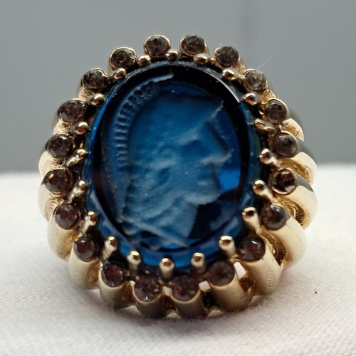 Gold tone cocktail ring blue - gold-tone,