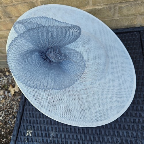 White grey flower wide brim - white,