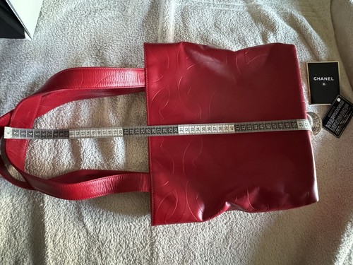 Chanel red embossed leather - red, cc