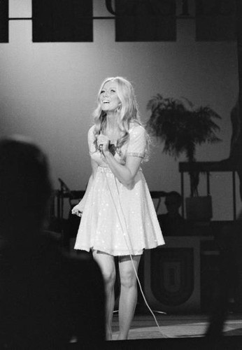 Irish singer clodagh rodgers - irish,