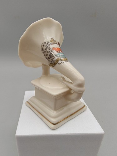 China crested ware - crested, carlton