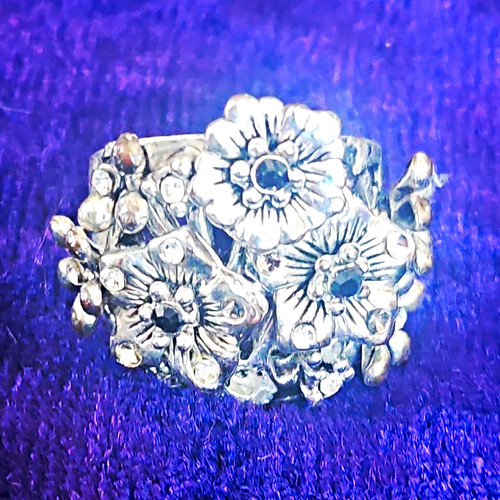 Silver tone flower - silver,