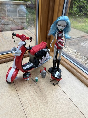 Monster high ghoulia - ghoulia, yelps