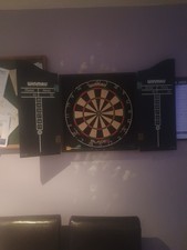 Winmau Dartboard Including Darts & Parts