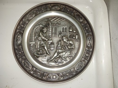 Decorative pewter plate - plate.,