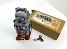 Retro Tin Toy wind-up robot