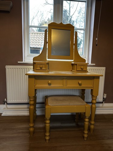 Solid pine dressing table and - dressing,