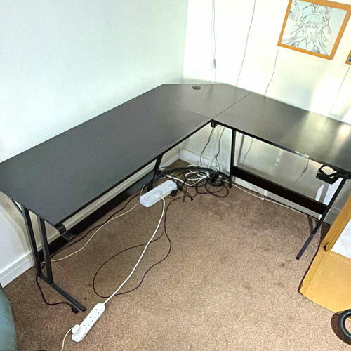 Black shaped corner computer - l-shaped,
