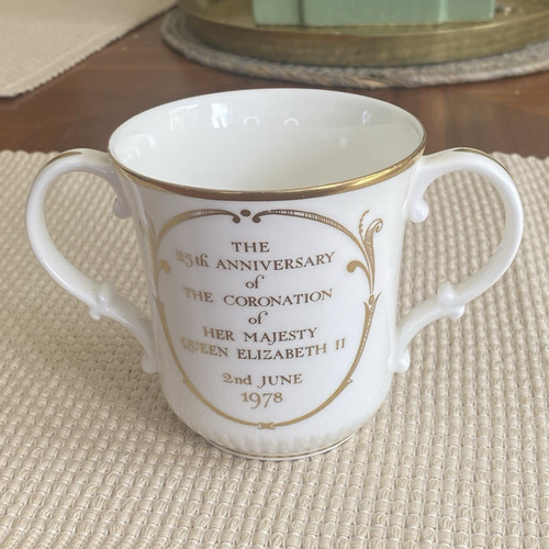 Traditional bone china queen - traditional,