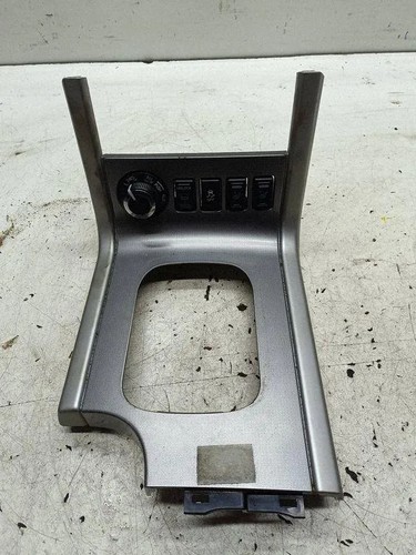 Nissan np300 navara - nissan, center