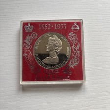 1952 - 1977 SILVER JUBILEE  SOUVENIR MEDAL. QUEEN ELIZABETH II 