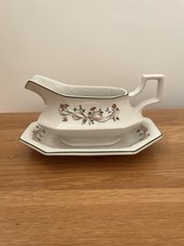 Johnson Brothers Eternal Beau Gravy Boat & Saucer Drip Tray 