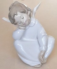 1977 Lladro "Angel Dreaming"