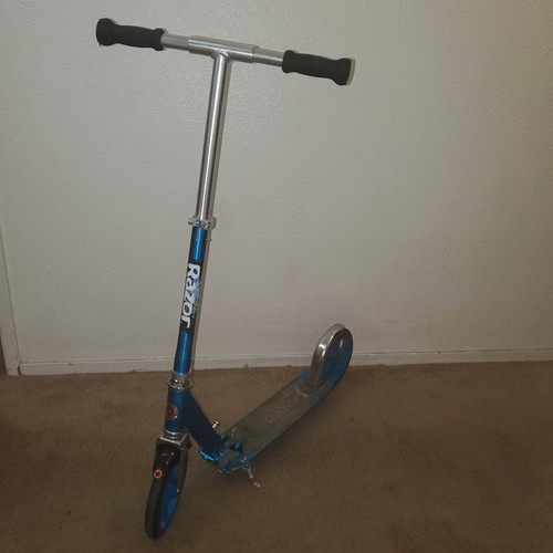 Used razor lux kick scooter - used,