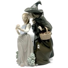 Lladro 5067 Snow White and Witch Figurine Hand Made in Spain Excellent Condition