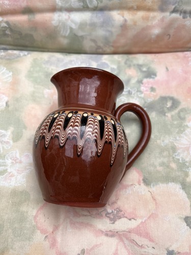 Ceramic pitcher with - , wavy