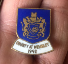 RARE OLD STOCKPORT COUNTY AT WEMBLEY 1992  ENAMEL PIN BADGE