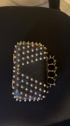 Gold studded knuckle duster - gold,
