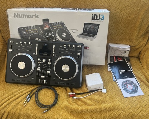 Numark idj box with - 3, in