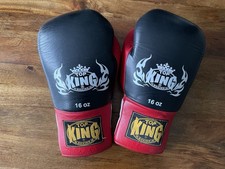 Black and red Top King Muay