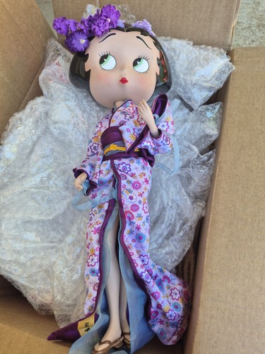 Danbury mint geisha - mint, betty