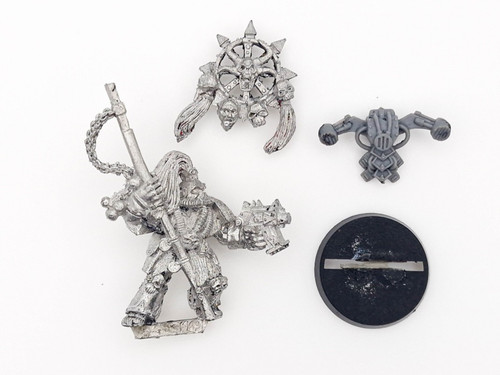 Chaos space marine icon bearer - chaos,