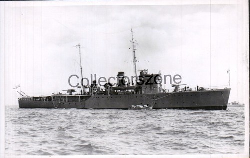 Royal navy minesweeper - royal,