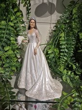 The Hamilton Collection Catherine The Royal Bride  figurine Kate Middleton 