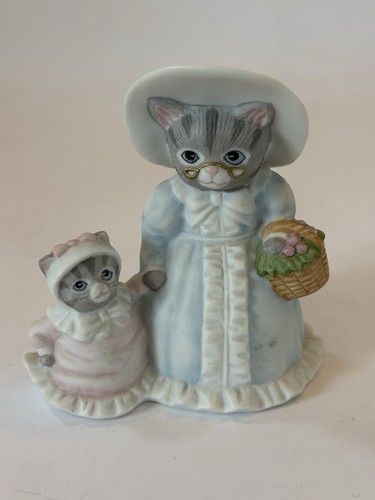 Kitty cucumber figurine mother - cucumber,