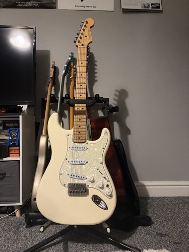 Fender stratocaster - fender,