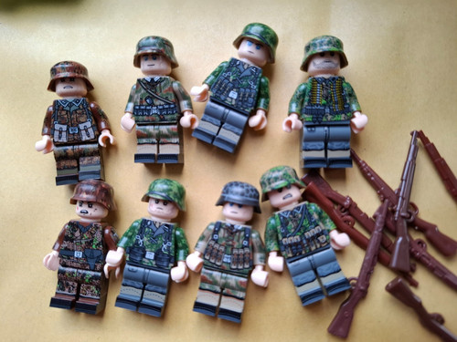 Mini figure soldiers - x8-,