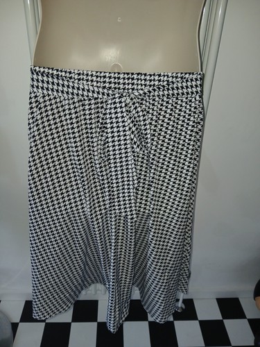 Black white houndstooth - black,