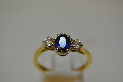 18ct diamond sapphire - 18ct,