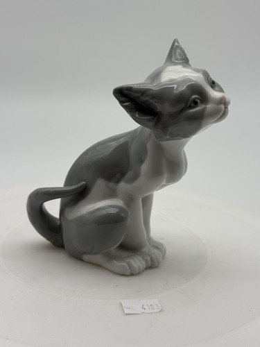 Lladro cat figurine feed - figurine, me