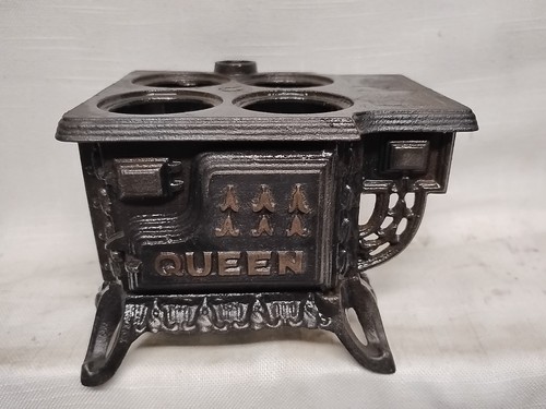 Cast iron miniature queen - miniature,