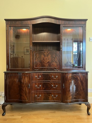 Elegant china cabinet - , w/