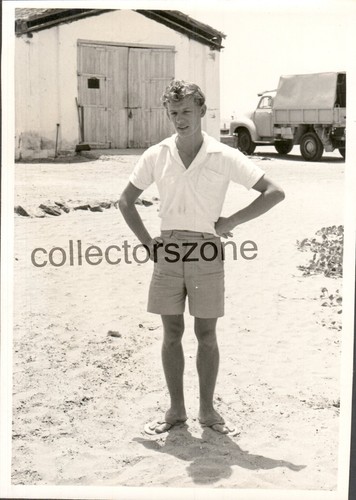 Aden raf serviceman stood - serviceman, at