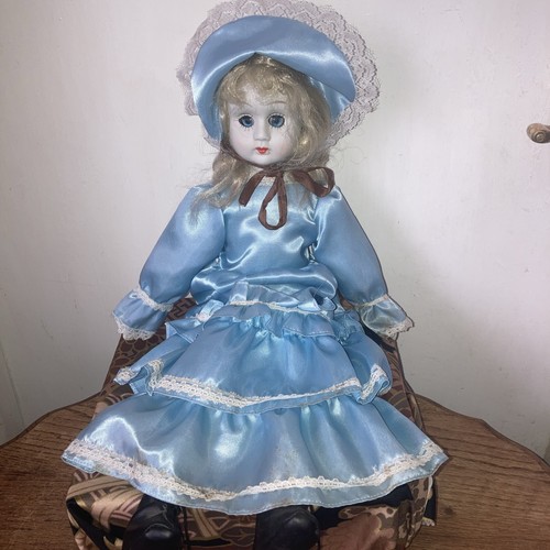 Vintage walda doll - walda, old